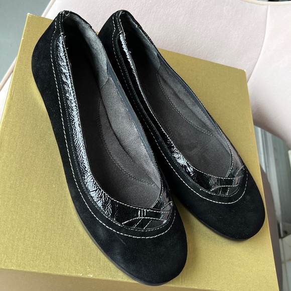 Aeorosoles 9M soft black flats, in suede with patent leather accents. - Picture 10 of 12